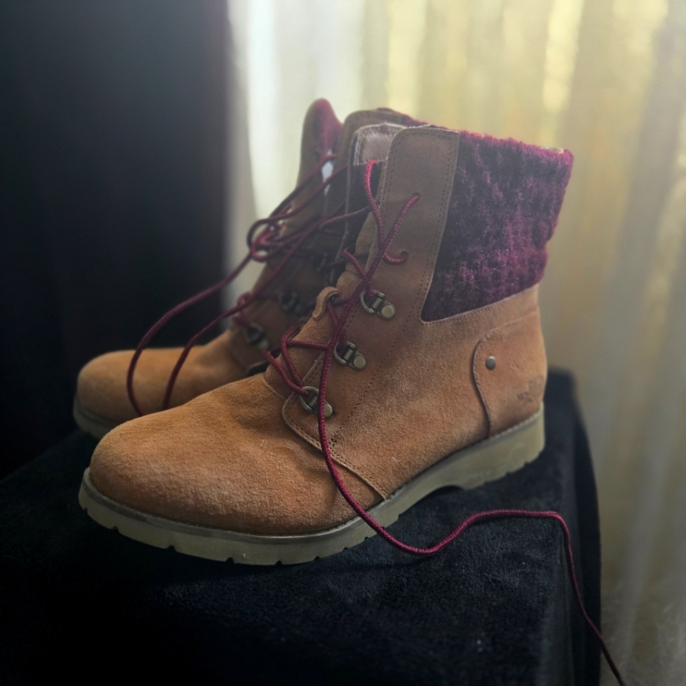 The North Face Ballard Tan and Burgundy Women's Boots Sz 9